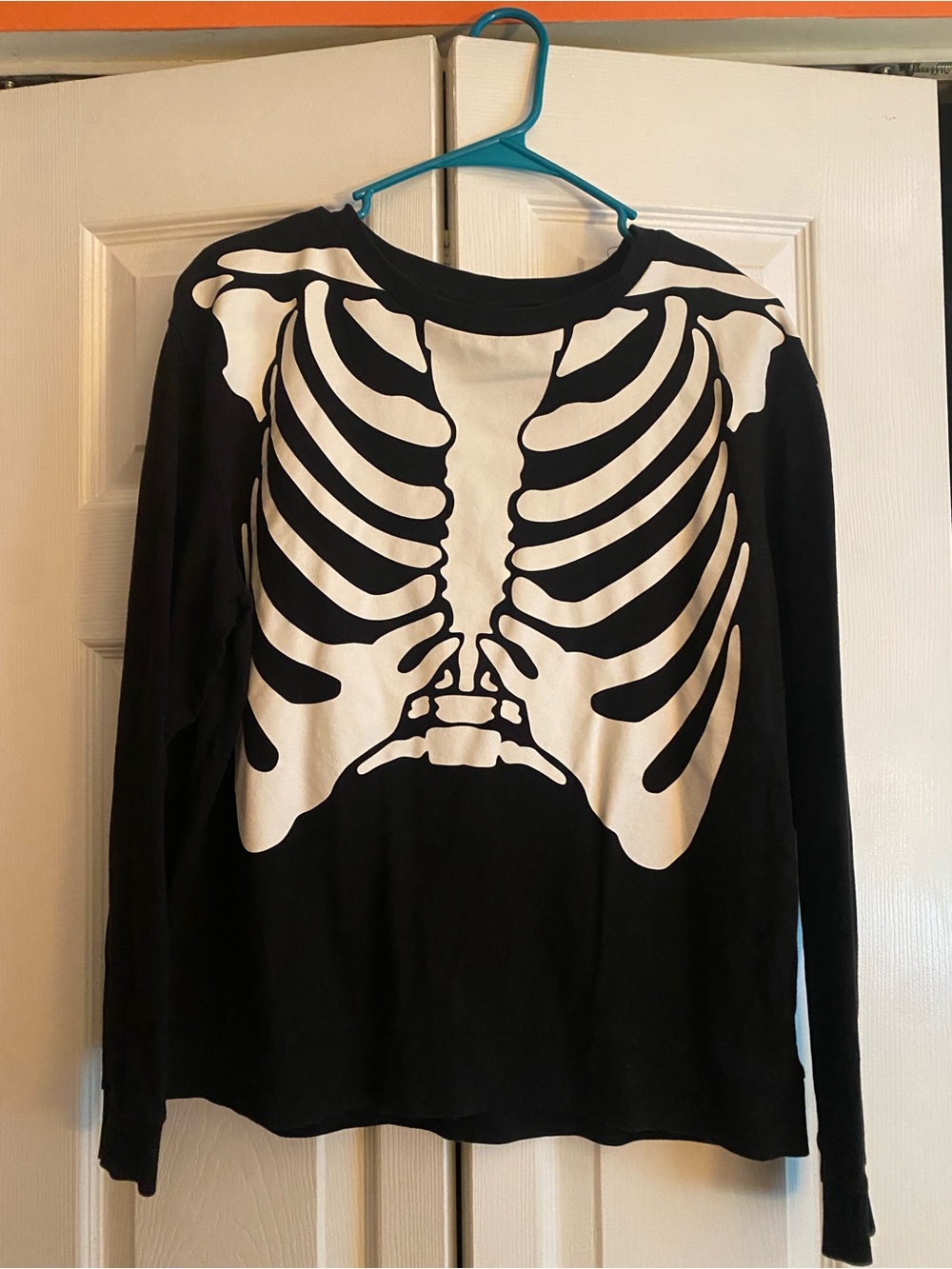 ☠️Target-Black Women’s Crewneck Sweatshirt with White Skeleton Rib- size L ☠️